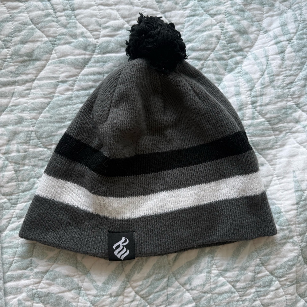 Rocawear Gray and Black Knit Toque / Beanie